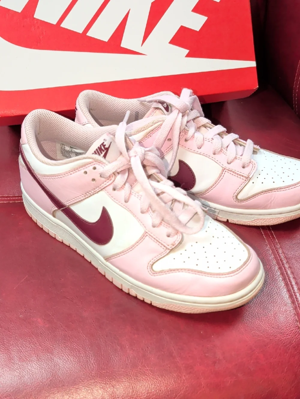 Nike Low Dunk Girl's Size 7 Y With Box